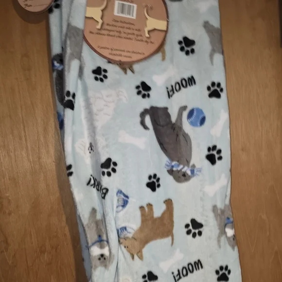 Dog * WOOF* Plush Throw Blanket - Picture 8 of 8